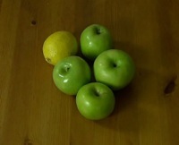 Granny Smith apples and lemon
