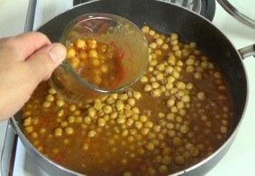 Removing 1/2 cup of chana for blending