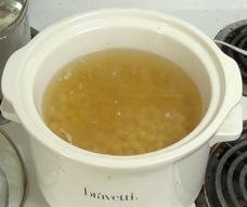finished chickpeas in a slowcooker