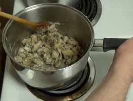 Mixing mushrooms and flour
